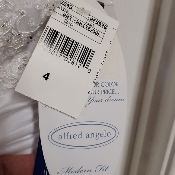 Alfred Angelo Wedding dress size 4 - Picture 6 of 6